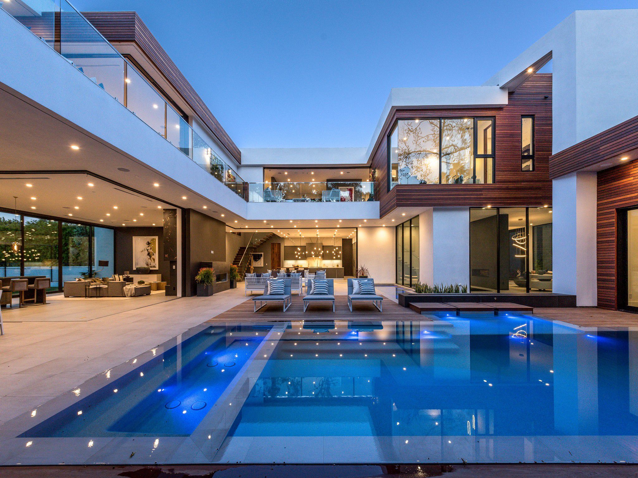 🌉 Abidjan se rapproche : l’histoire du 3ᵉ pont, symbole d’une ville en mouvement